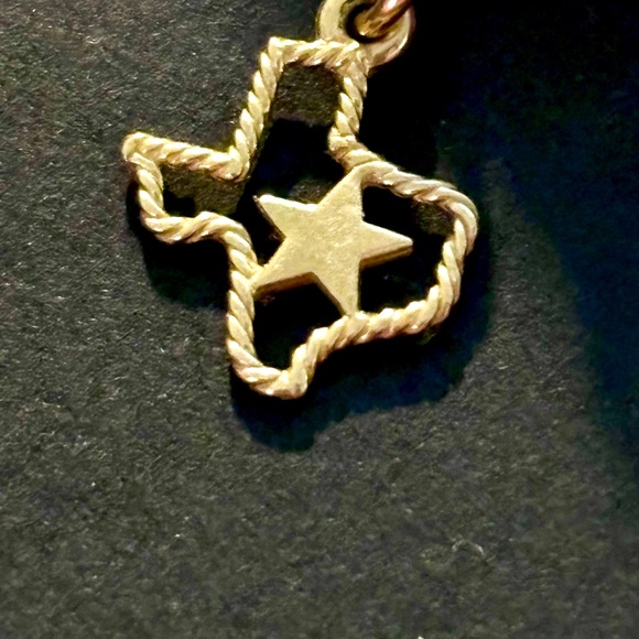 James Avery Jewelry - Retired 14k James Avery Texas roped charm. Very gently worn.